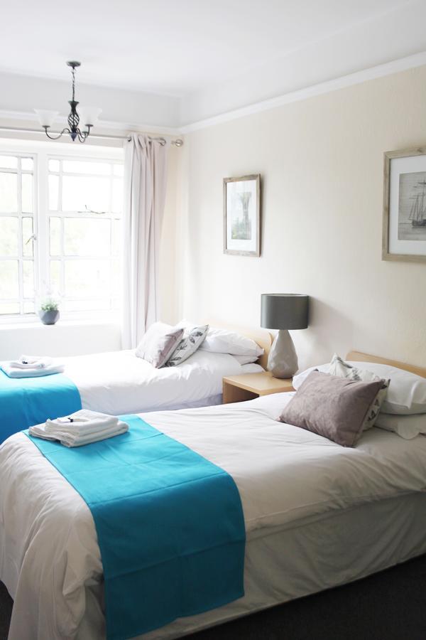 The Station Hotel West Byfleet Kültér fotó