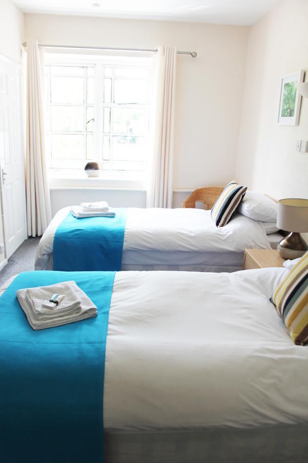 The Station Hotel West Byfleet Kültér fotó